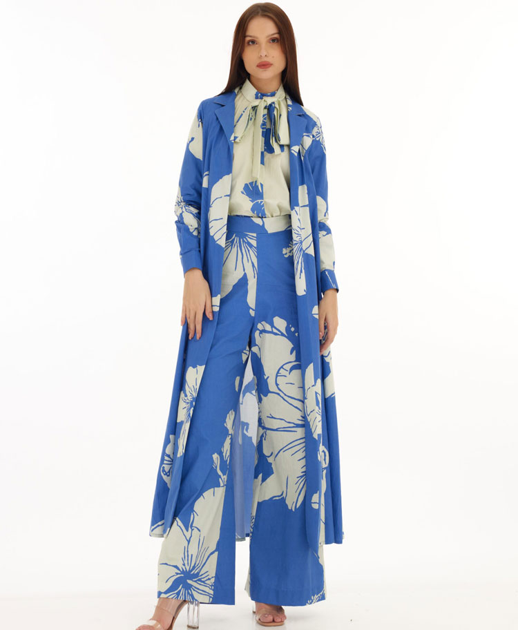 KOFW22005A - BLUE AND WHITE FLORAL CAPE